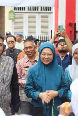 Bersama Ketua TP PKK, Munafri Resmikan UKS SD Inpres Perumnas Antang III