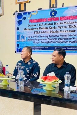 Dosen dan Mahasiswa KKN STIA Abdul Haris Makassar Latih Aparatur Desa Bonto Bunga Susun SOP Pelayanan Publik